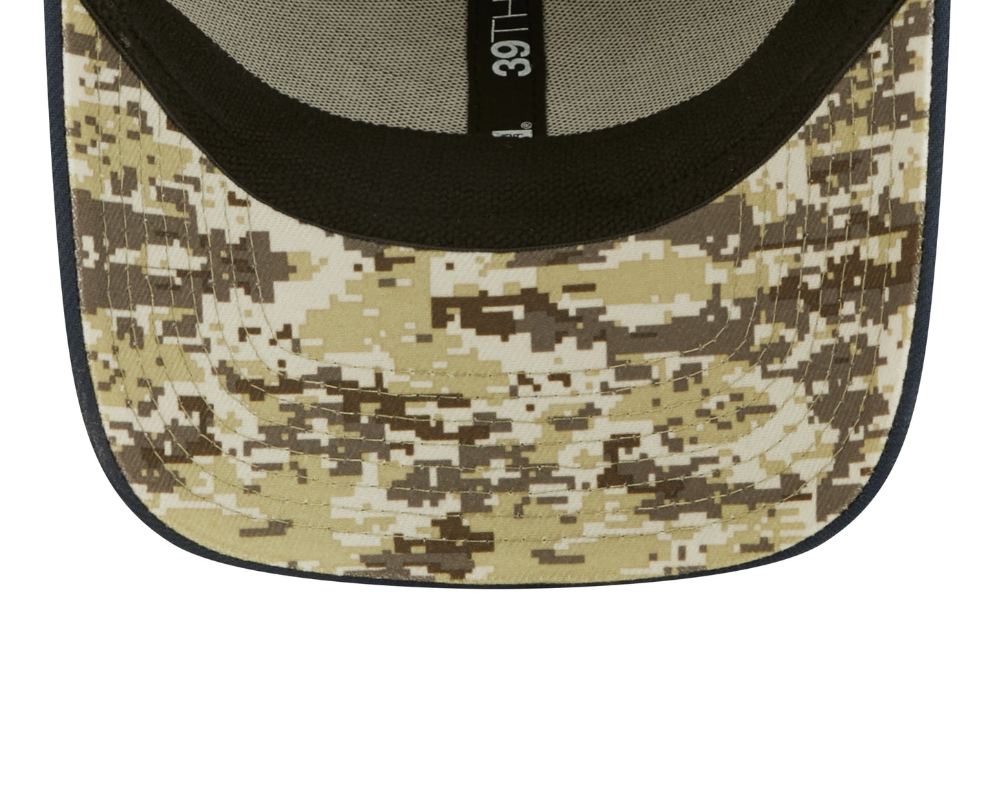 Men's New England Patriots New Era Black 2022 Salute to Service 39THIRTY Flex Hat