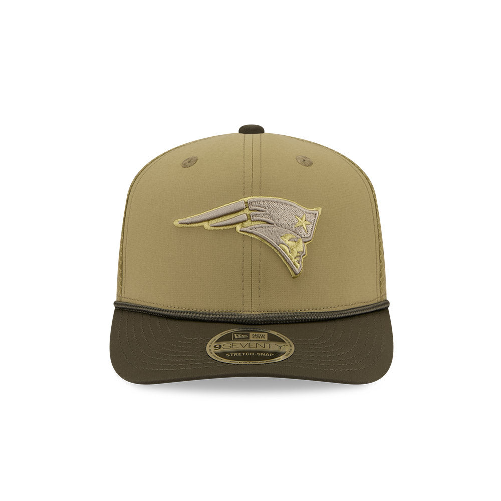 Men's New England Patriots New Era Green 2025 Salute To Service Sideline 9SEVENTY Trucker Adjustable Hat