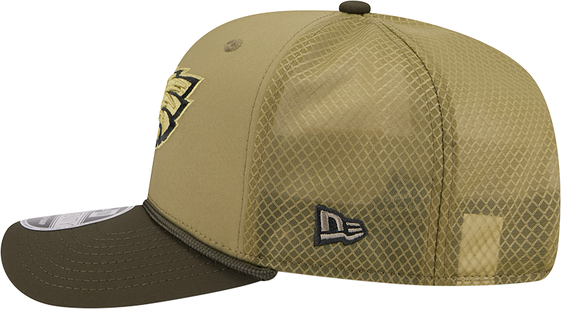 Men's Philadelphia Eagles New Era Green 2025 Salute To Service Sideline 9SEVENTY Trucker Adjustable Hat